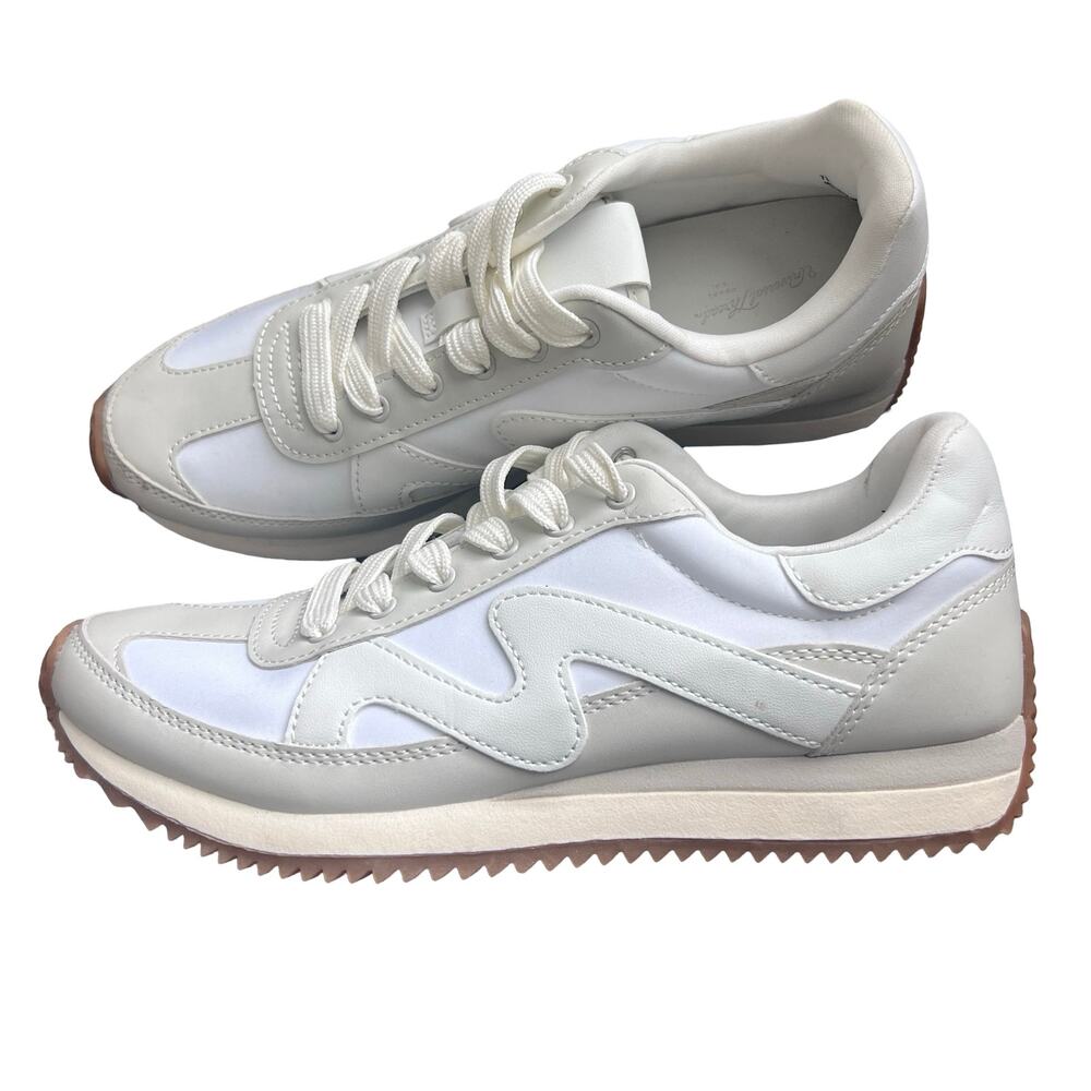 UNIVERSAL THREAD Mercedes Sneakers Memory Foam White